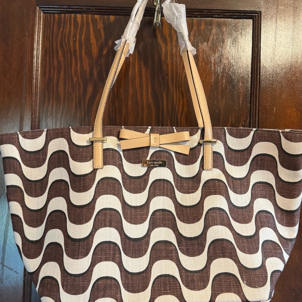Kate Spade Tan and Cream Wave Tote